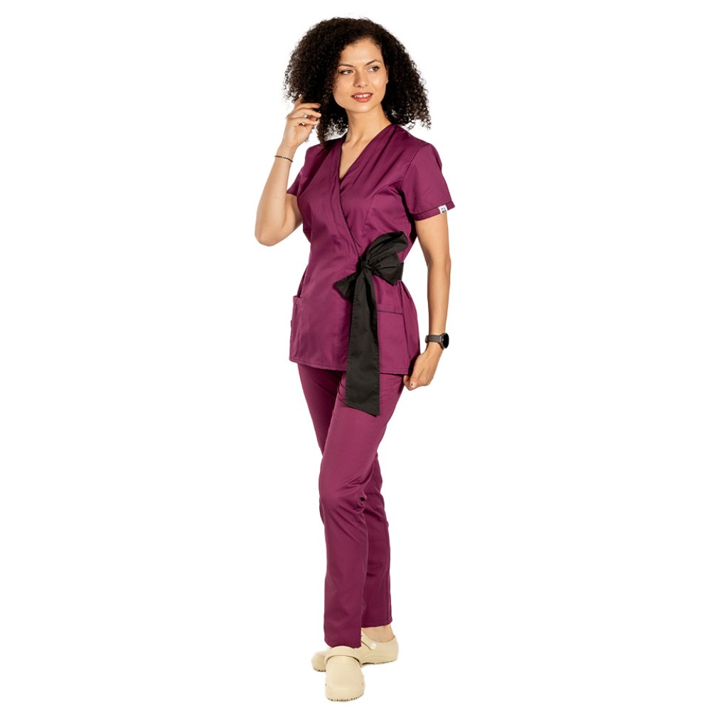 Costum de lucru pentru SPA model kimono visina cu paspol negru, cordon cu legare tip fundita si pantaloni visina
