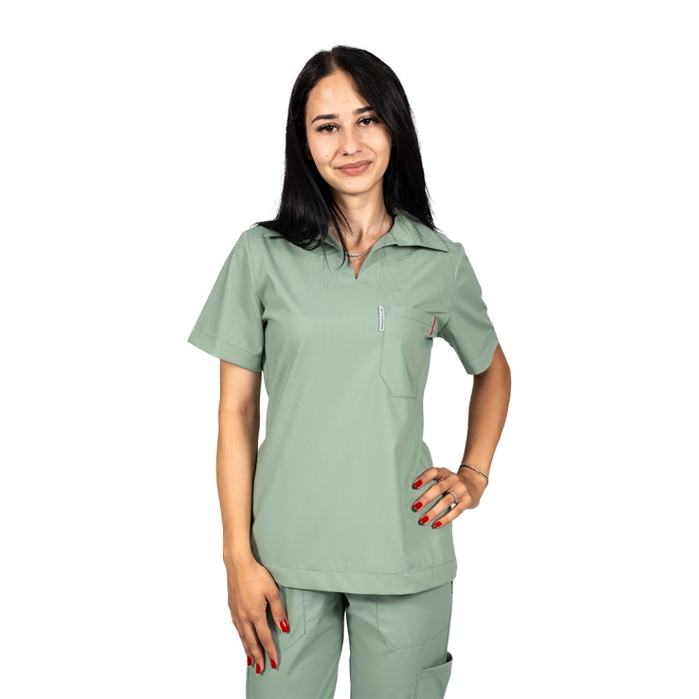 Costum de lucru cu elastan dama model polo olive, cu bluza in V si pantaloni tip jogger, cu snur si elastic