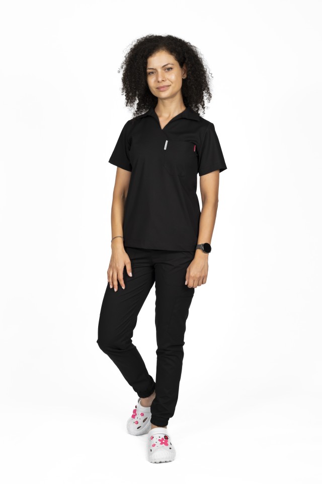 Costum de lucru cu elastan dama model polo negru, cu bluza in V si pantaloni tip jogger, cu snur si elastic