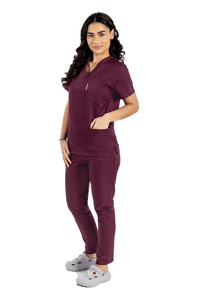 Uniforma de lucru dama visina, bluza cu anchior in V, trei buzunare si pantaloni cu elastic