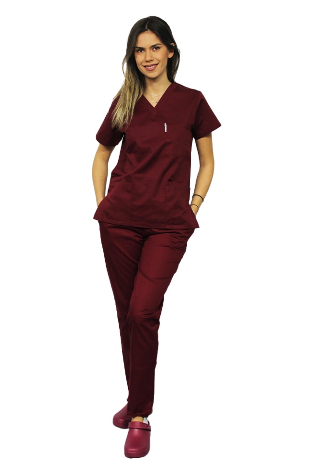 Uniforma de lucru dama grena, bluza cu anchior in V, trei buzunare si pantaloni cu elastic..