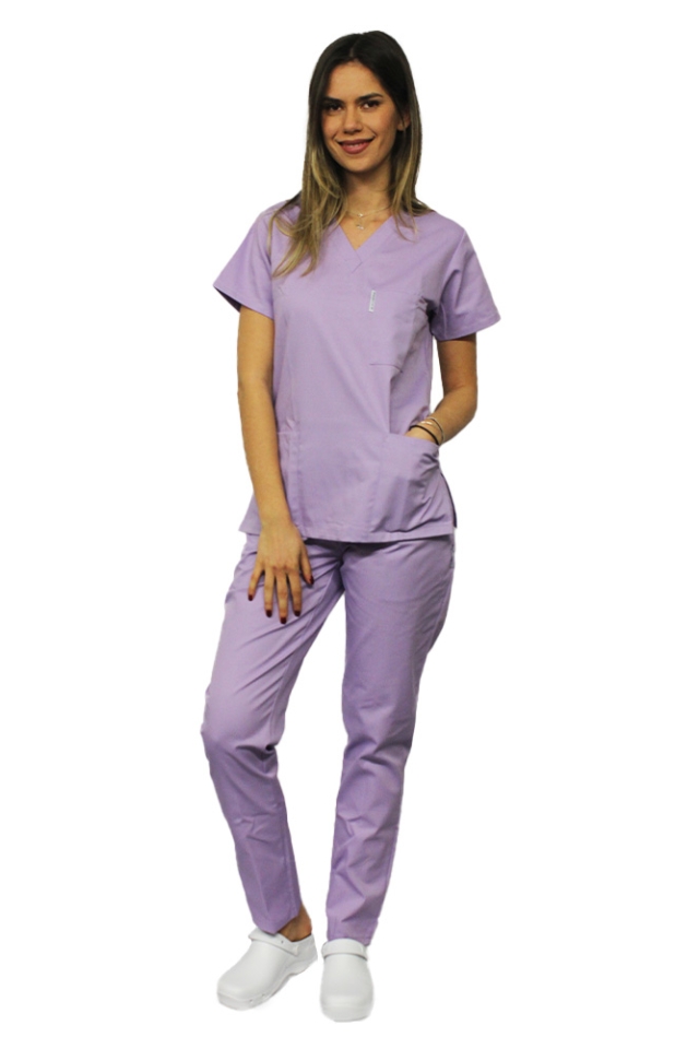 Uniforma de lucru dama lila, bluza cu anchior in V, trei buzunare si pantaloni cu elastic