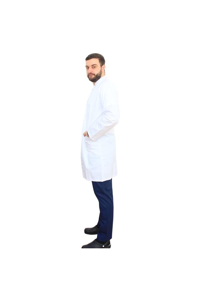 Halat de laborator alb, barbati, cu guler tip tunica si trei buzunare