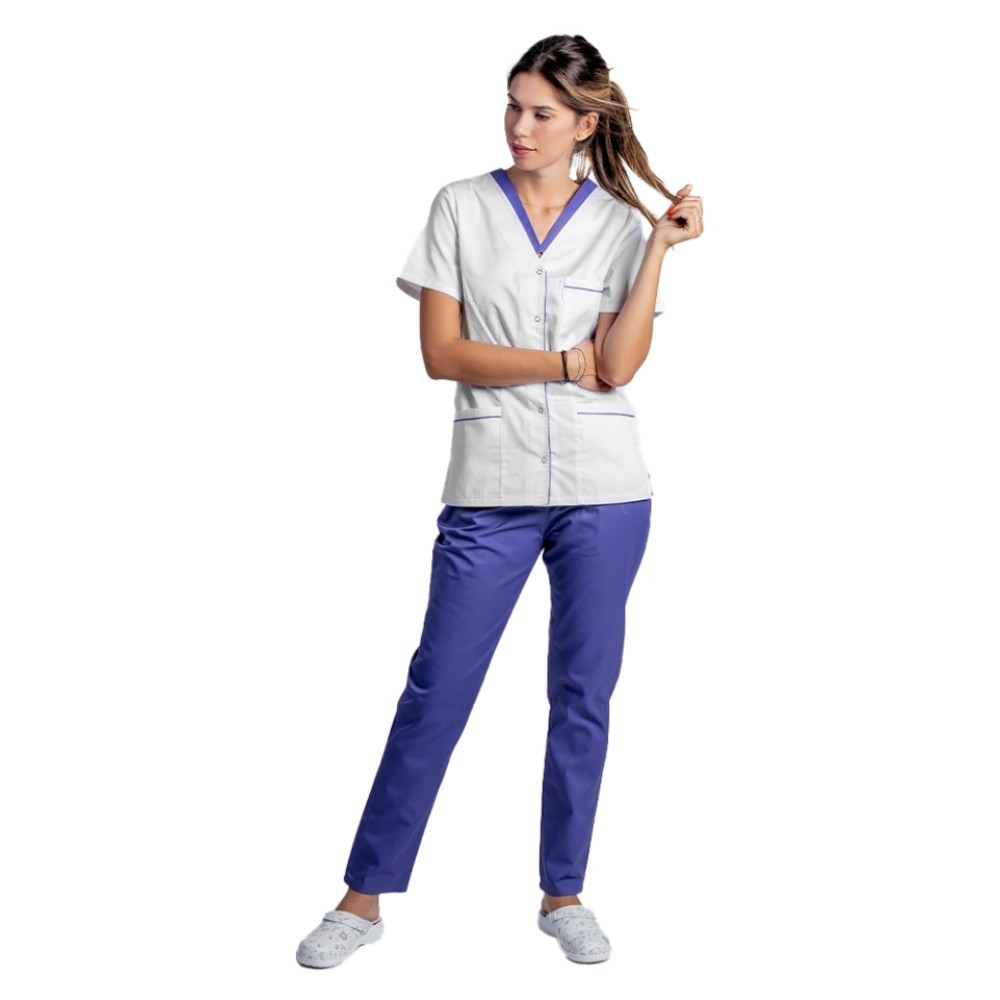 Costum de lucru pentru SPA format din bluza alb cu paspol mov si pantaloni mov cu elastic