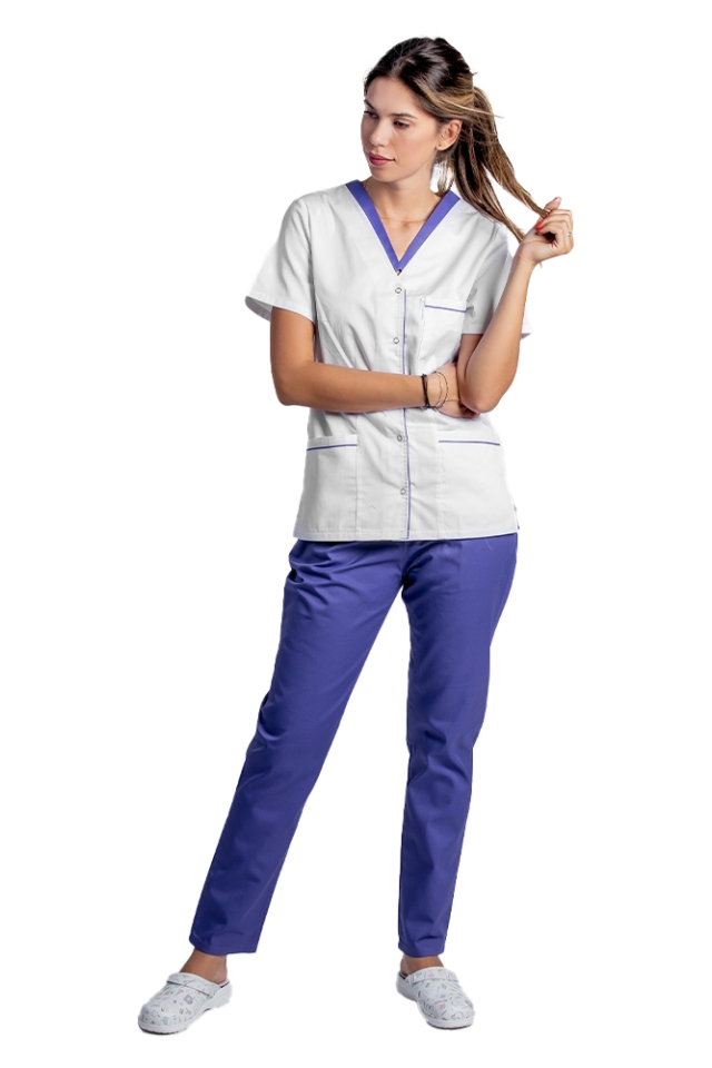 Costum de lucru pentru SPA format din bluza alb cu paspol mov si pantaloni mov cu elastic