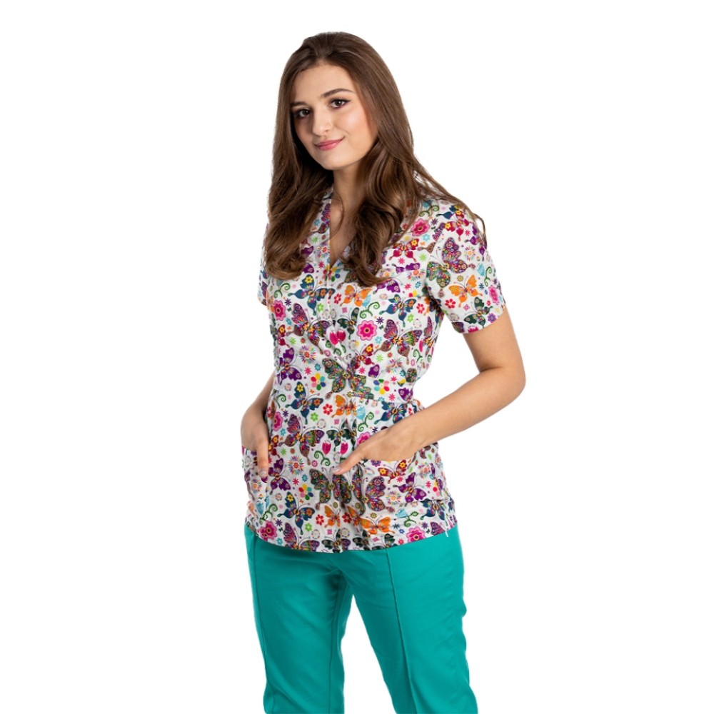 Costume de lucru pentru gradinite model kimono Fantasy cu bluza imprimata si pantaloni stretch verzi cu snur si elastic