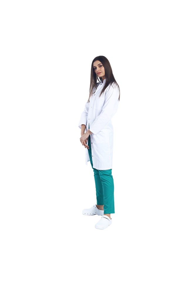 Halat pentru laborator alb, unisex, cu guler tip tunica si trei buzunare si maneca lunga