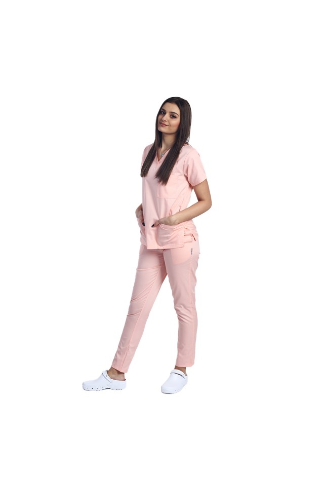 Uniforma de lucru dama piersica cu bluza cu anchior in forma V si pantaloni cu elastic