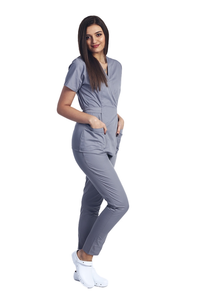 Costum receptionera gri, cu bluza tip kimono si pantaloni cu elastic